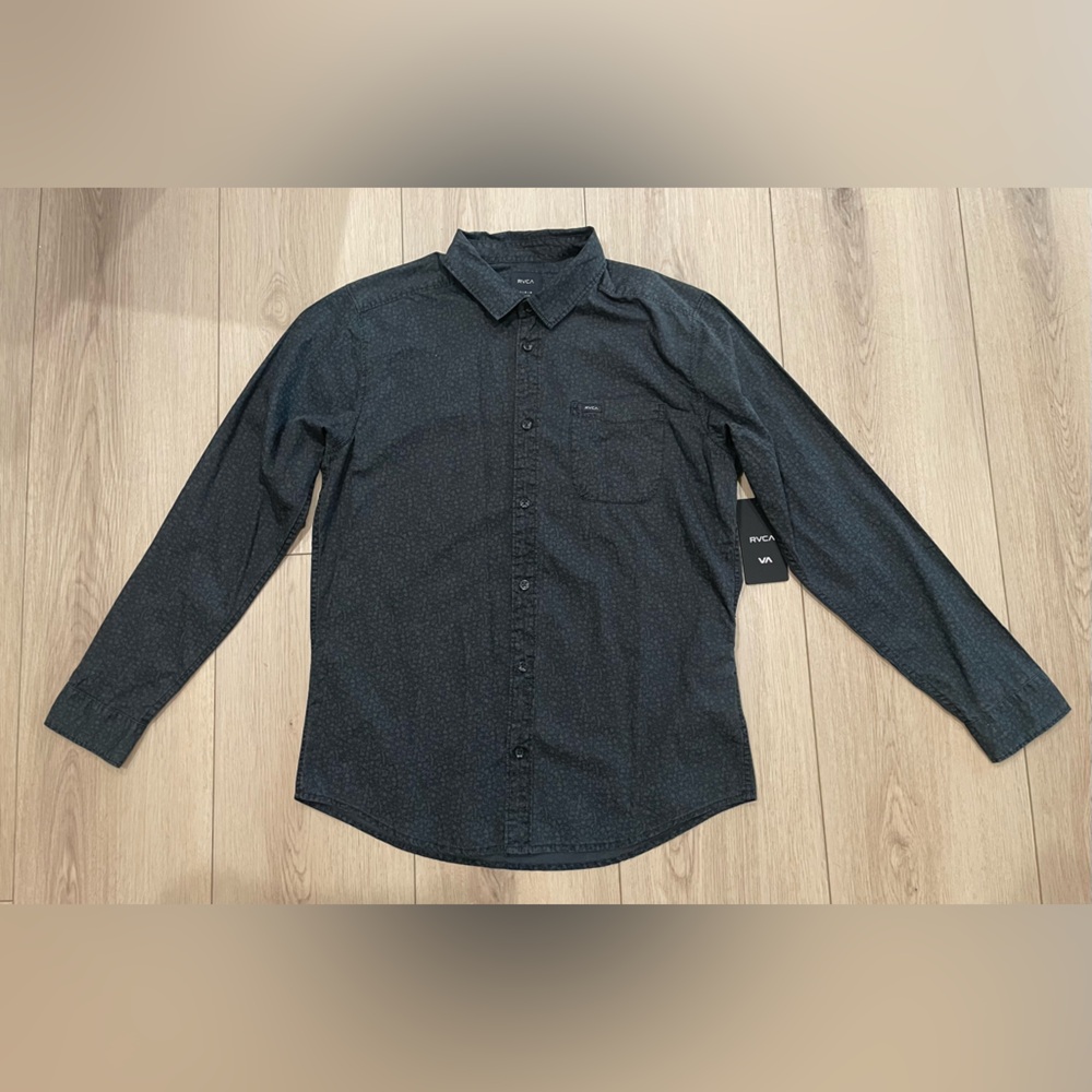 NWT. RVCA Long Sleeve Men’s Black Design Shirt. Size M. Slim Fit
